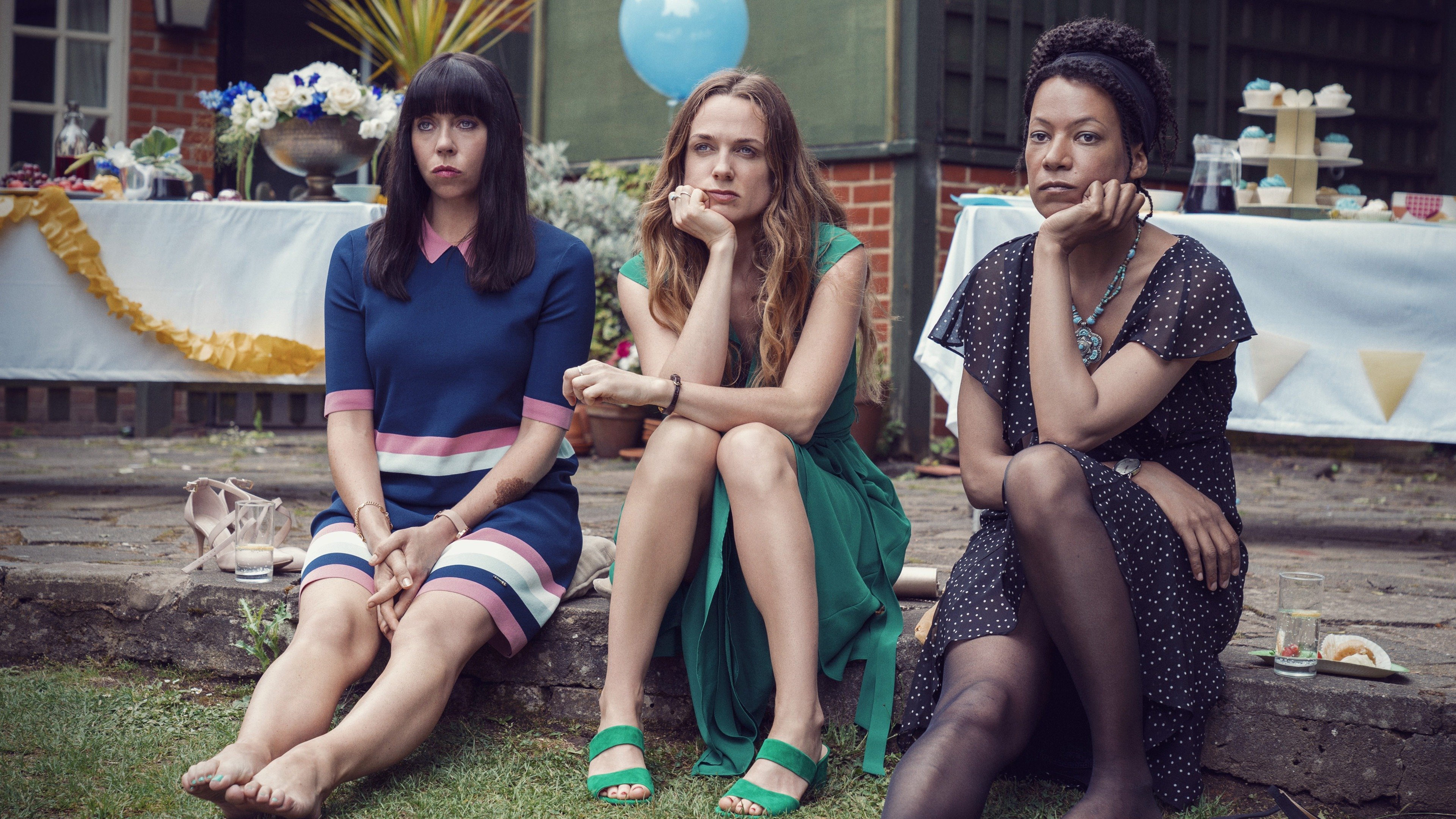 девушка красится. стильная одежда для девушек. вьетнамские девушки. город женщин как называется. дольче габбана итальянский шик.