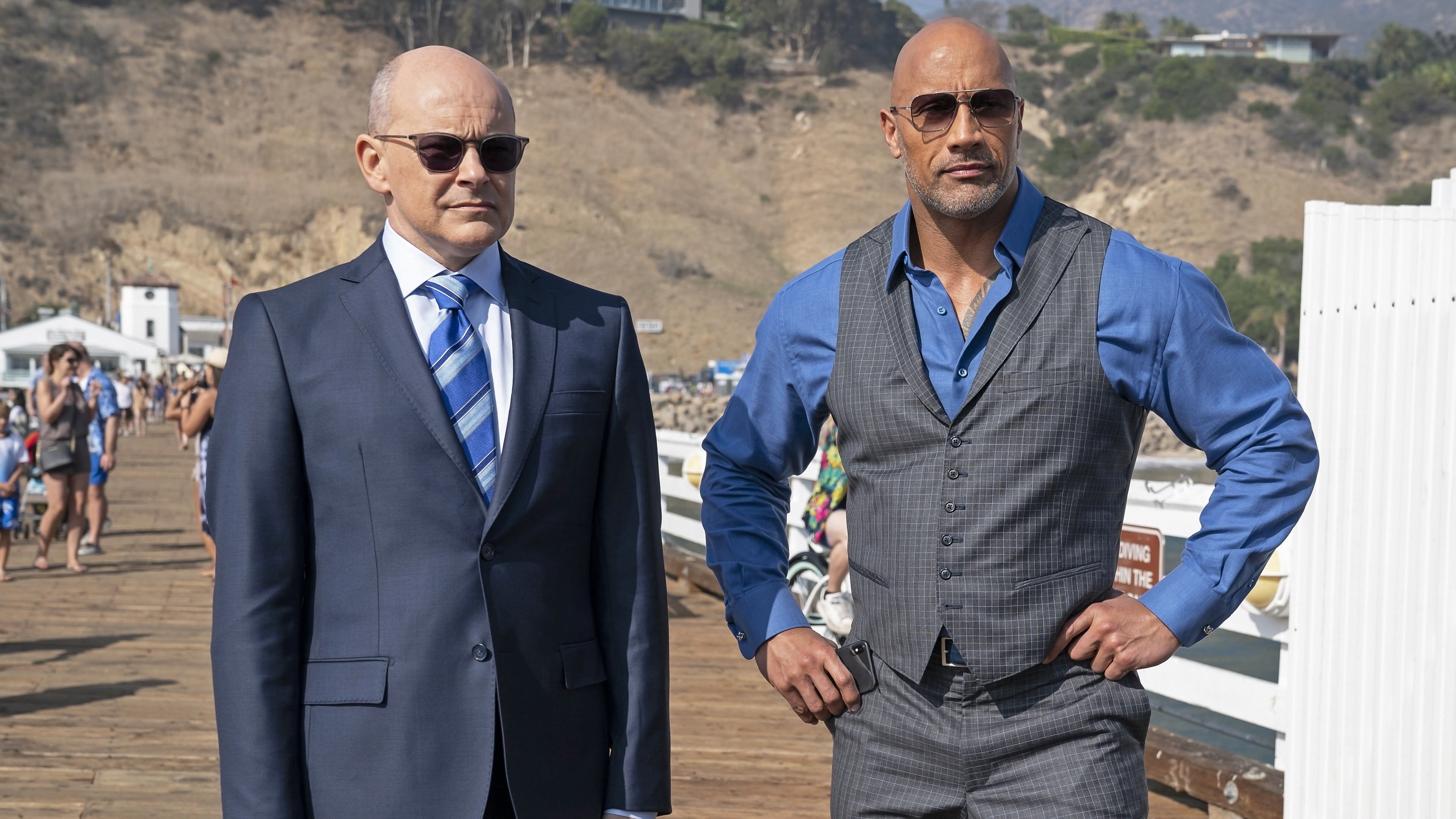 ариэль кеббел и дуэйн джонсон. футболисты 2015. омар бенсон миллер 2020. футболисты сериал 2015–2019. футболисты сериал 2015–2019.