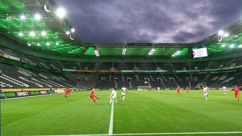 In the German Bundesliga, Bayern Munich travel to Eintracht Frankfurt's Deutsche Bank Park. Can Dino Toppmöller's side hold Bayern to a third straight game without a win? (06.10)