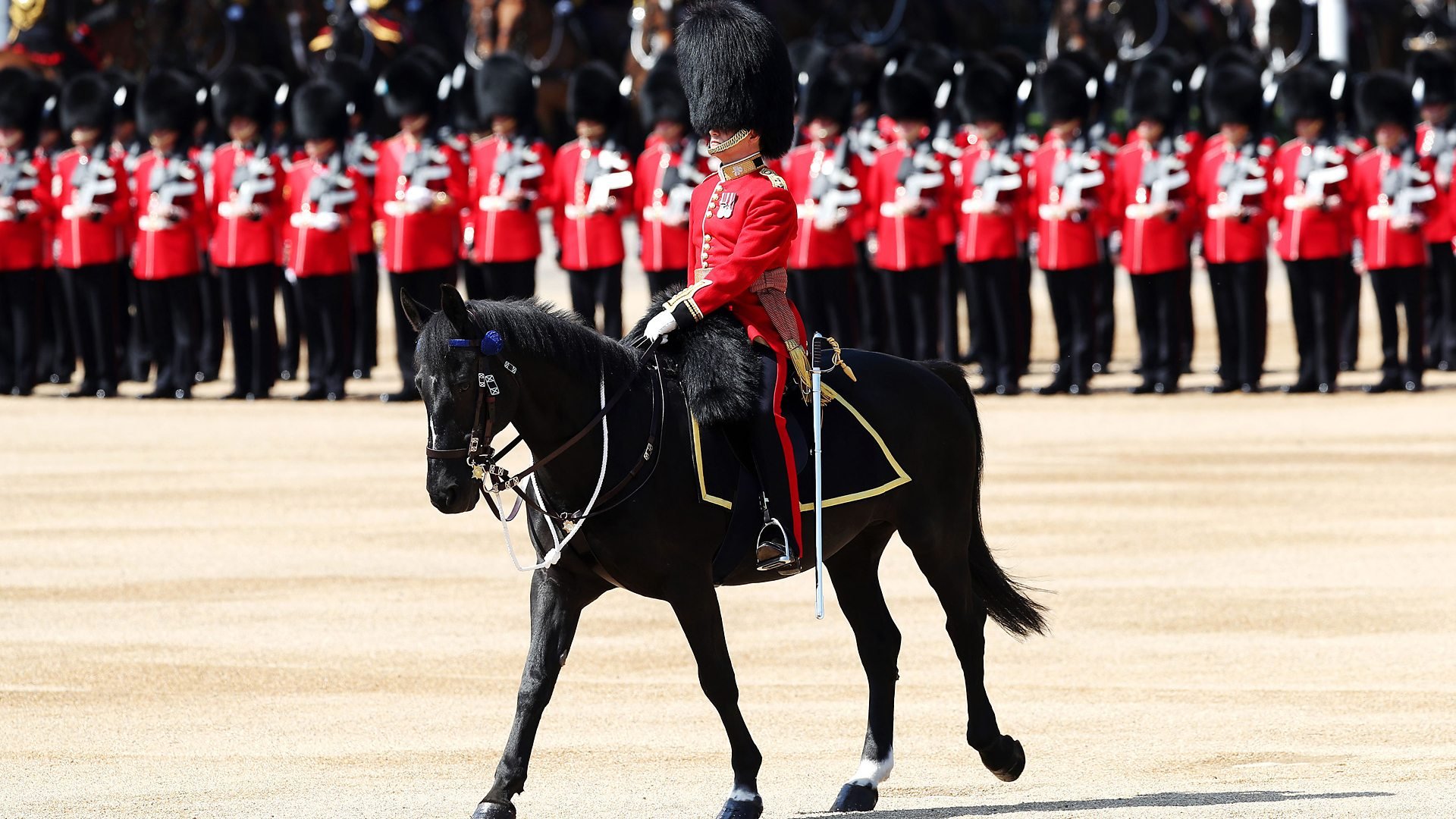 Trooping the colour 2024. Trooping the Colour праздник. The Trooping of the Colour в Великобритании. Trooping the Colour Parade. Парад в Великобритании.