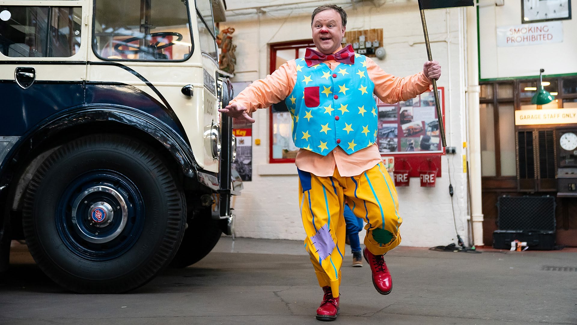 Mr Tumble's Busy Bus Day