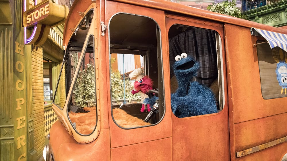 cookie monster and gonger toys