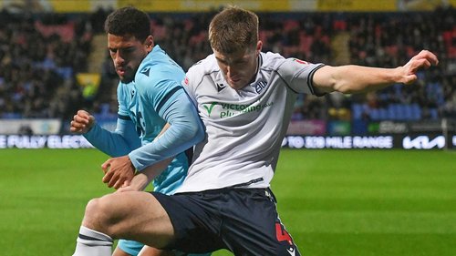 Wembley Stadium hosts the Sky Bet League One play-off final, as Bolton Wanderers face Oxford United. Who will emerge victorious and climb back into the second tier? (18.05)