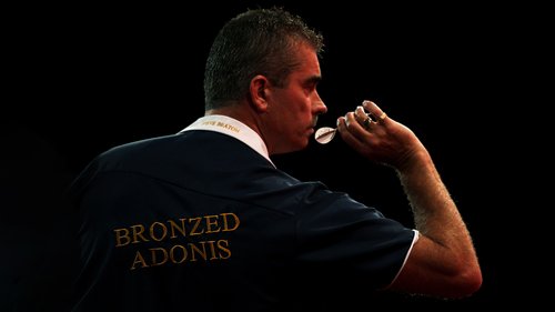 In the quarter-final of the 2010 Grand Slam of Darts, Steve Beaton staged an incredible comeback, overcoming Phil Taylor. Contains flashing images.