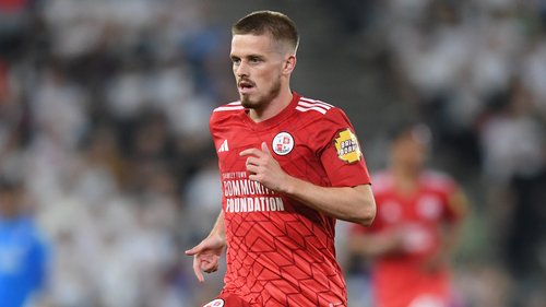 The Sky Bet League Two play-off final at Wembley sees Crawley - hot off an 8-1 aggregate win over MK Dons - face Crewe Alexandra, who overturned a 2-0 first-leg deficit to get here. (19.05)