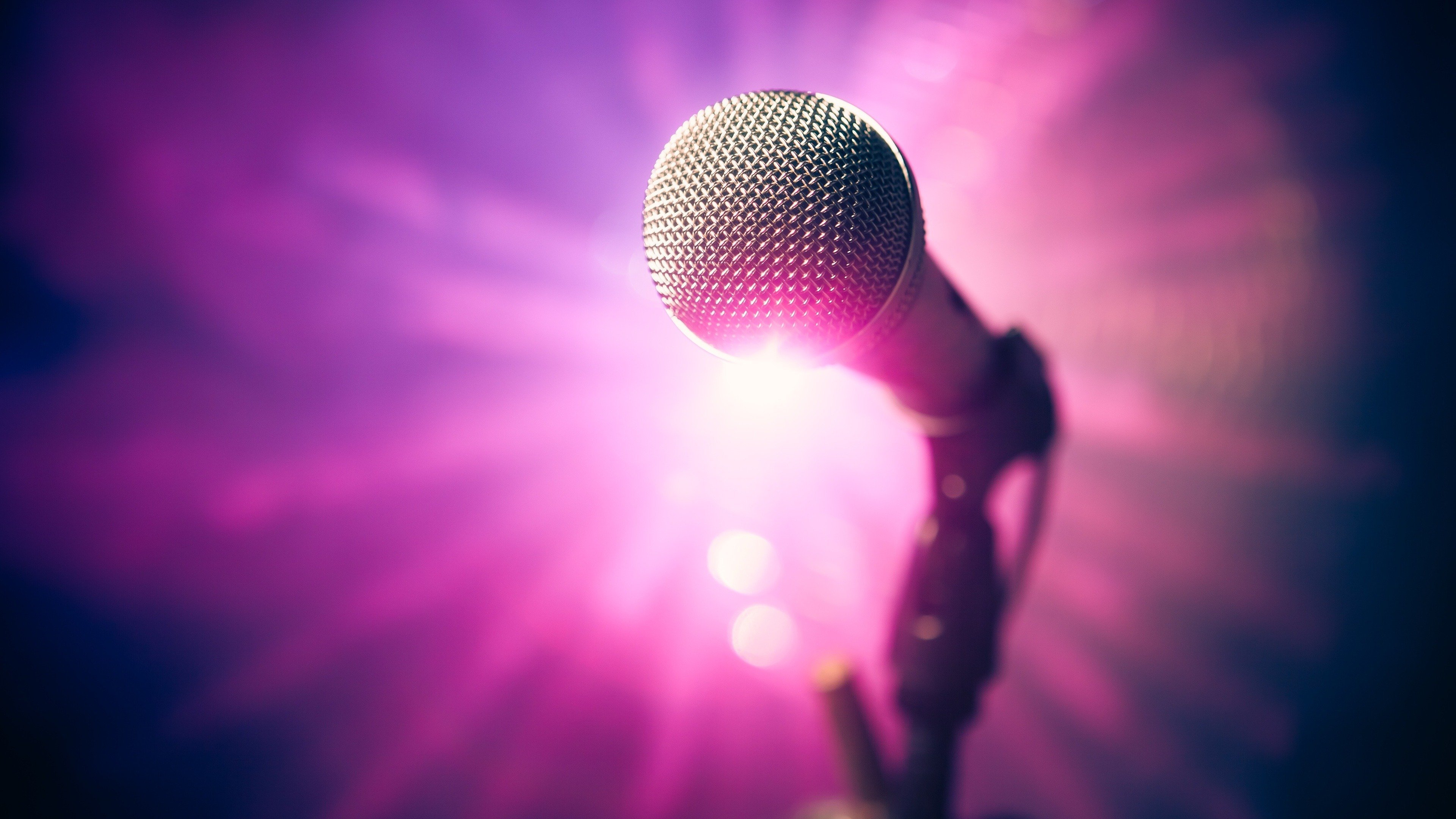 Караоке заставка. Микрофон вечеринка. Золотой микрофон. Микрофон. Вокальный концерт.